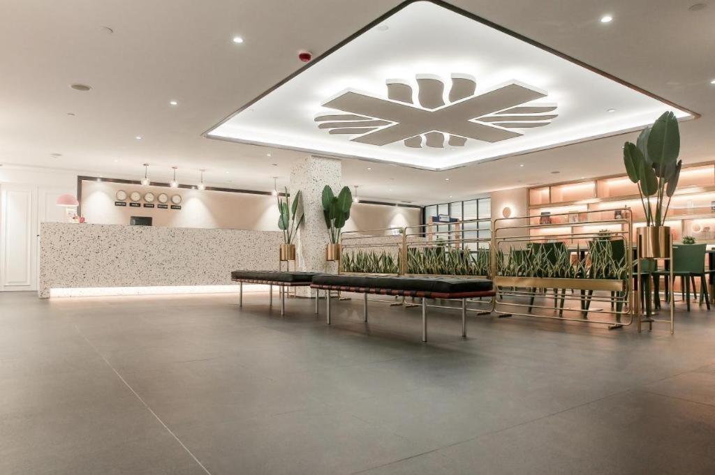 Caritas Oswald Cheung International House Hotel Hong Kong Bagian luar foto
